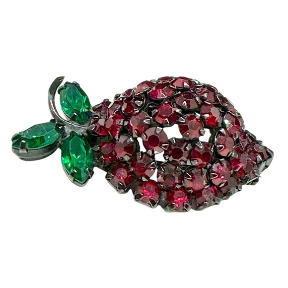 Vintage Hallmarked Warner Red Crystal Strawberry Brooch - Picture 7 of 9